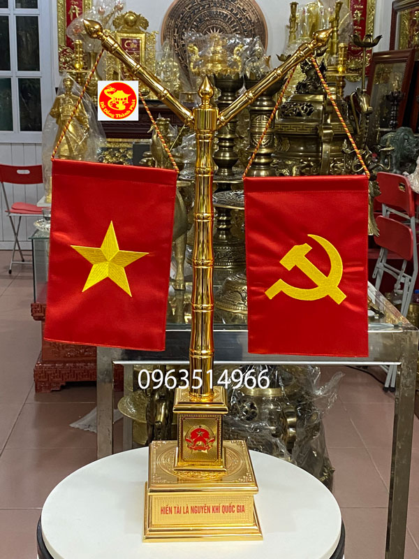 cột cờ để bàn làm việc mạ vàng 24 k cao cấp
